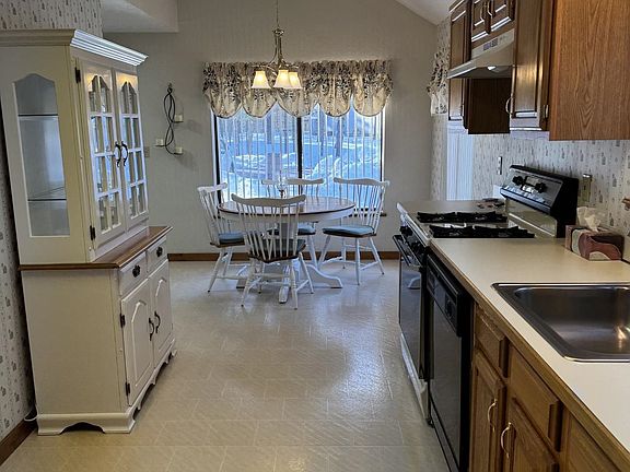 4th image of 40 overlook Drive