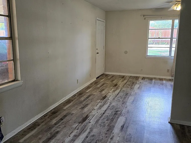 1108 Covington St — Photo 4