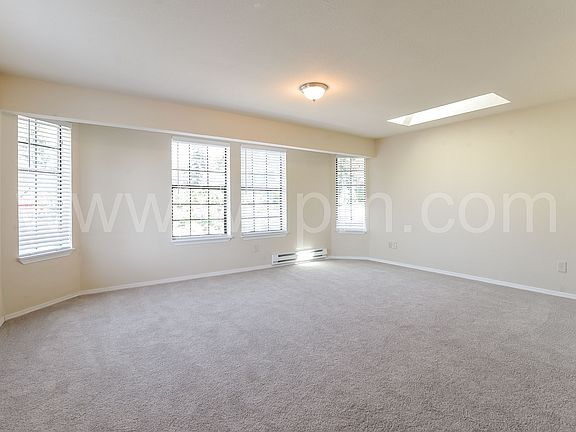 5th image of 10108 53rd Ave W