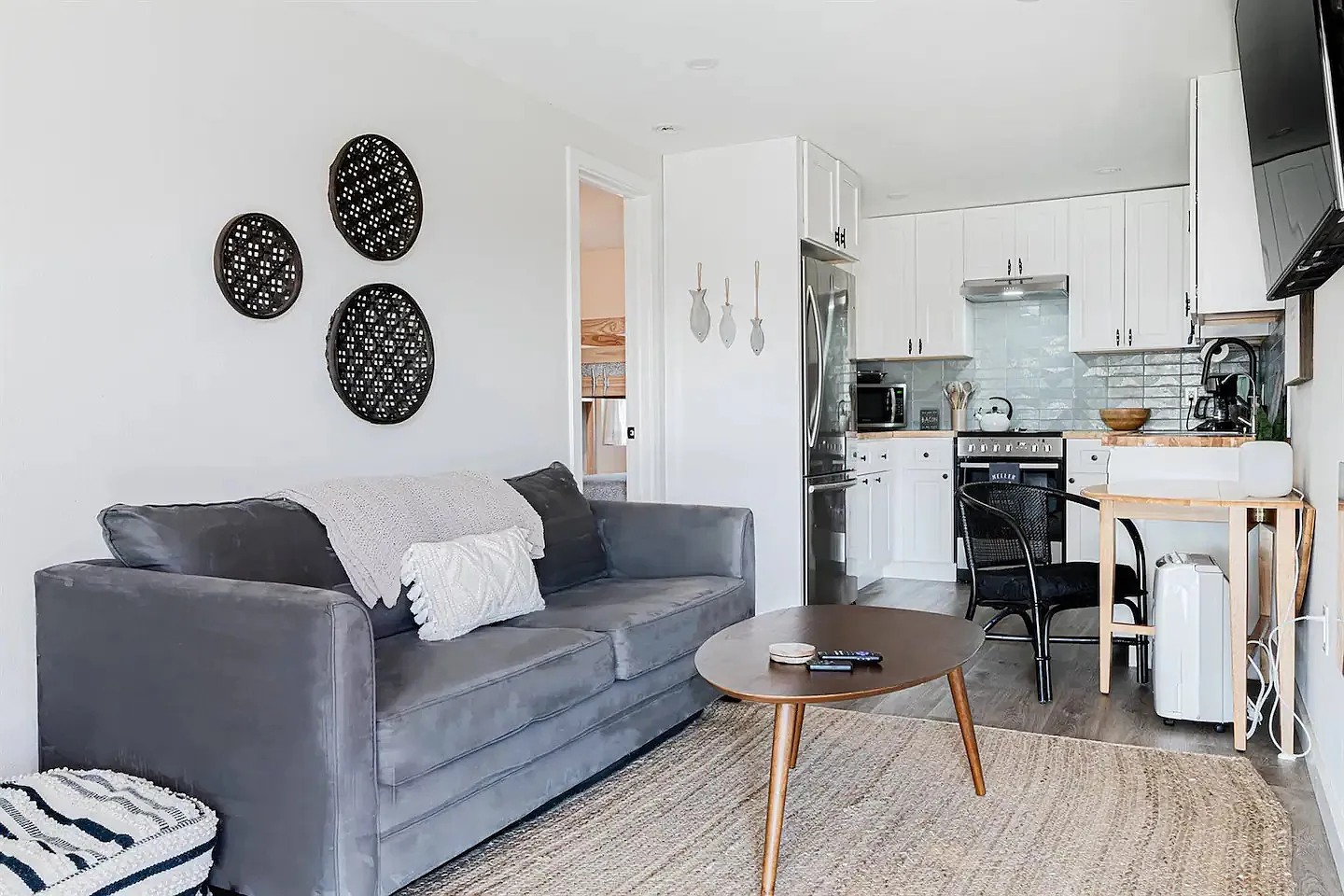 2 bed, 640 sqft, $3,499 — Photo 4