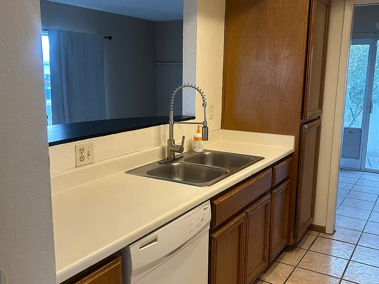 726 E Villa Dr #II — Photo 4