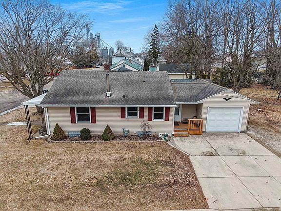 4th image of 325 Elm St