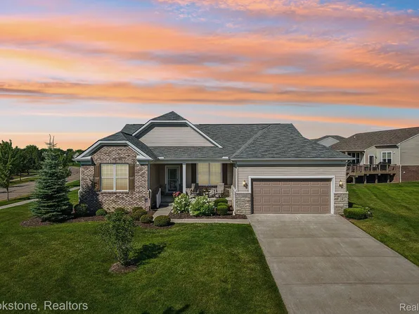 9350 Pebble Beach Ln, Grand Blanc, MI 48439