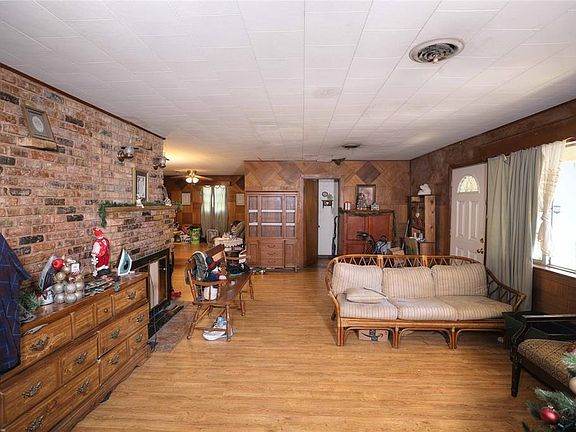 5th image of 611 Pleasant Hills Dr