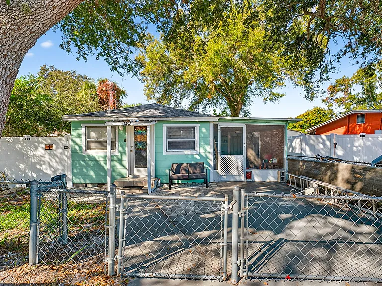 4496 Star St N — Photo 13
