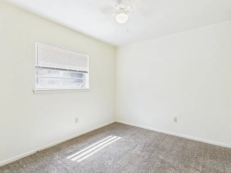 403 Boyett St N — Photo 9