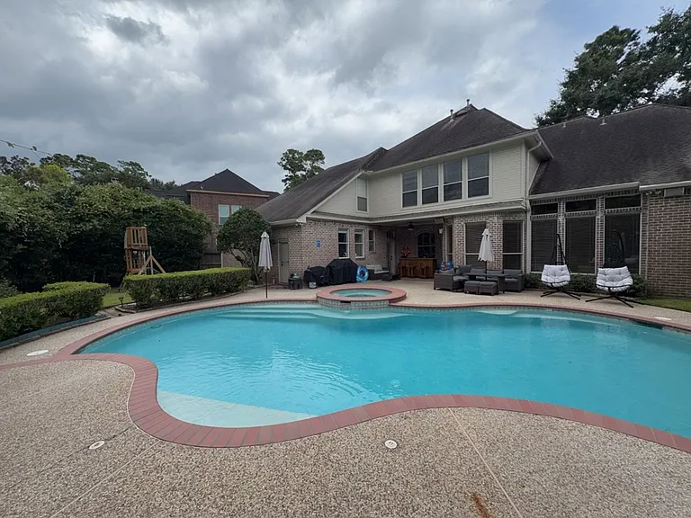16410 Emilia Ct — Photo 32