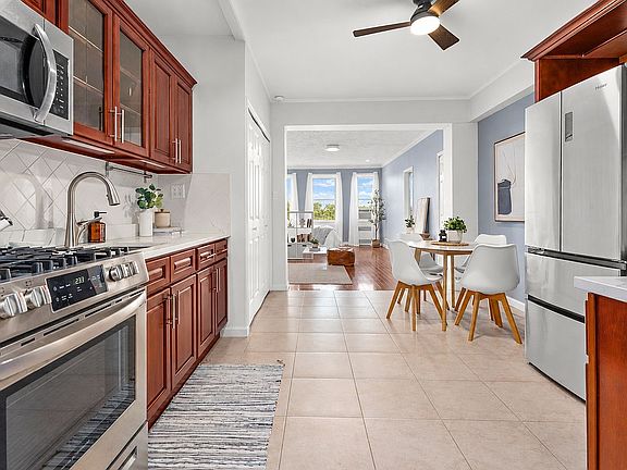4th image of 920 E 17th St APT 609