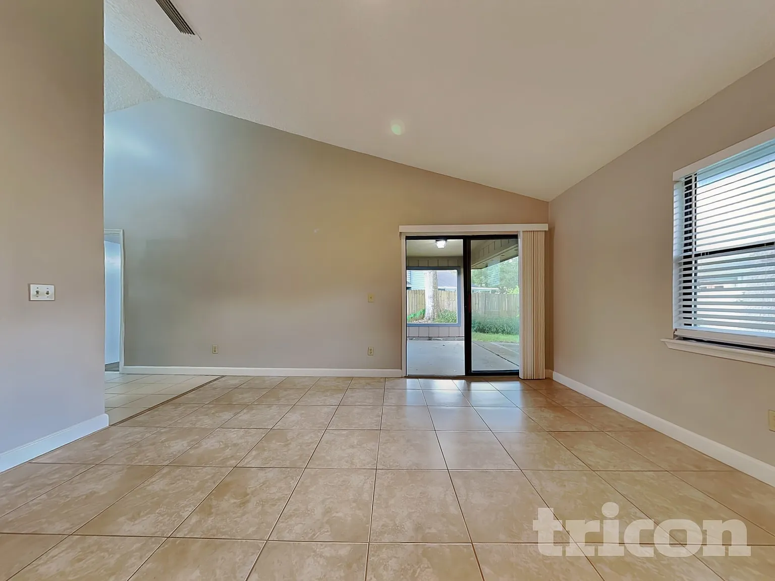 11242 Stoney Point Lane E Jacksonville FL — Photo 2