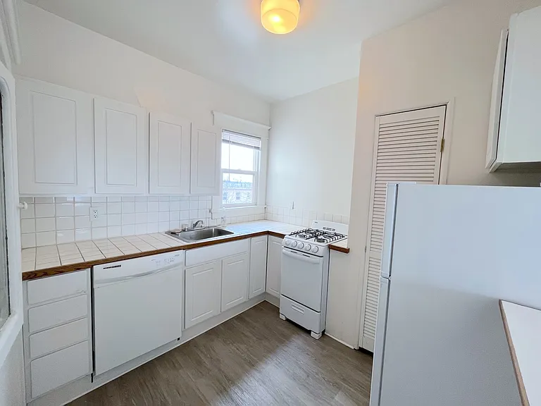 1722 N 45th St #6 — Photo 9
