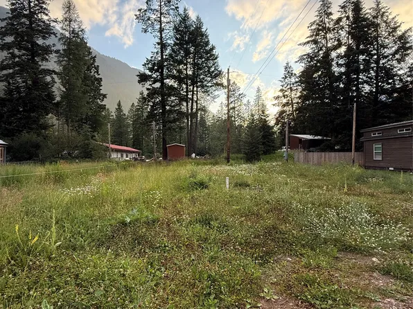 526 Glacier Ave, Hungry Horse, MT 59919