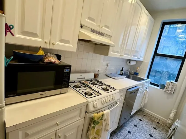 405 E 72nd St APT 2G, New York, NY 10021