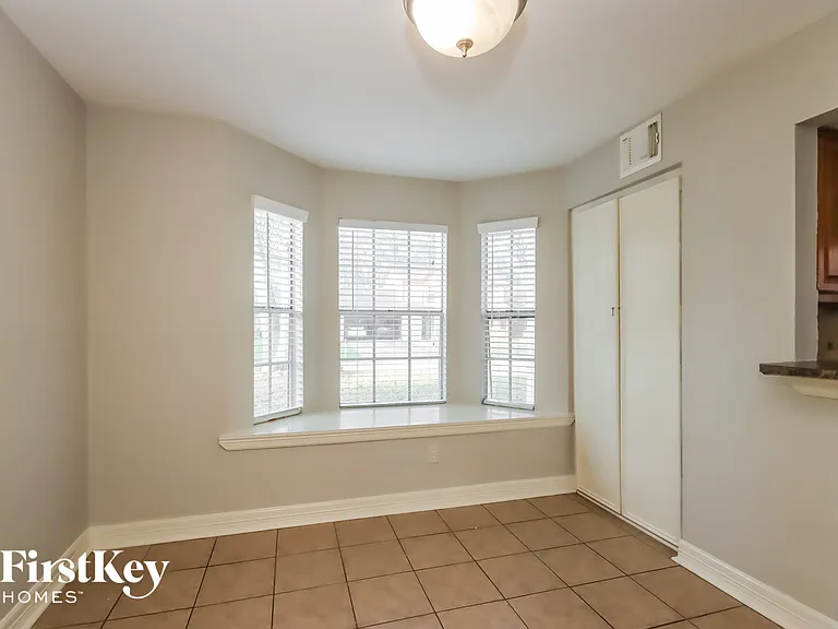 3210 Lake Stream Dr — Photo 5