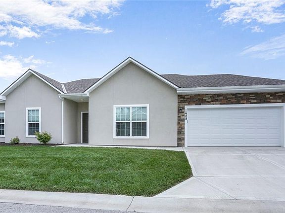 2nd image of 1425 Villa Ln