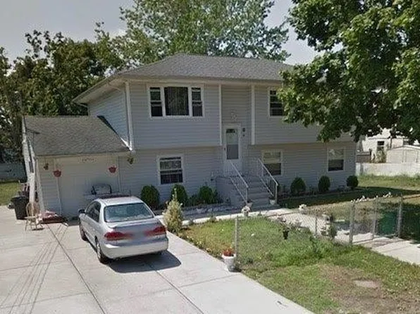 6 Fairtown Road, Bay Shore, NY 11706