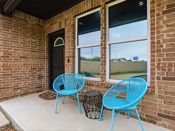 5th image of 100 Newport Pl