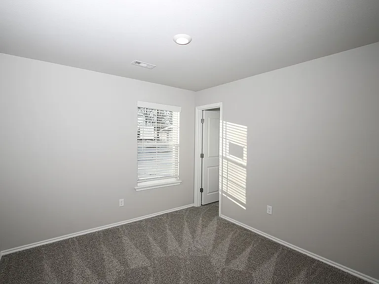 606 Comanche Dr — Photo 15