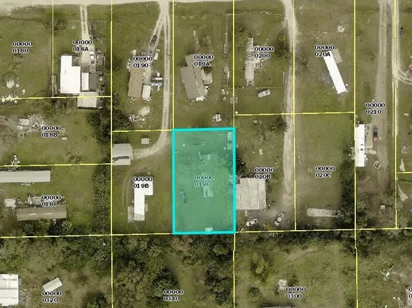 6712 Golden Rd, North Fort Myers, FL 33917