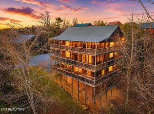 2022 Oakmont Dr, Sevierville, TN 37876