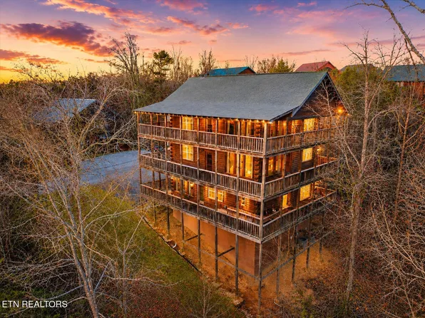 2022 Oakmont Dr, Sevierville, TN 37876