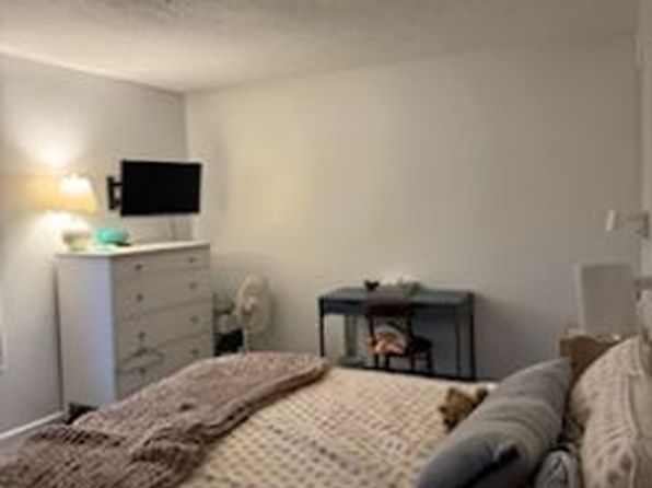 202 Wisteria Ln #202