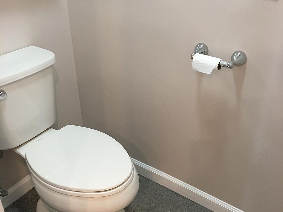 First floor 1/2 bath