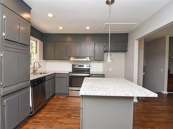5th image of 729 Smithstone Ct SE