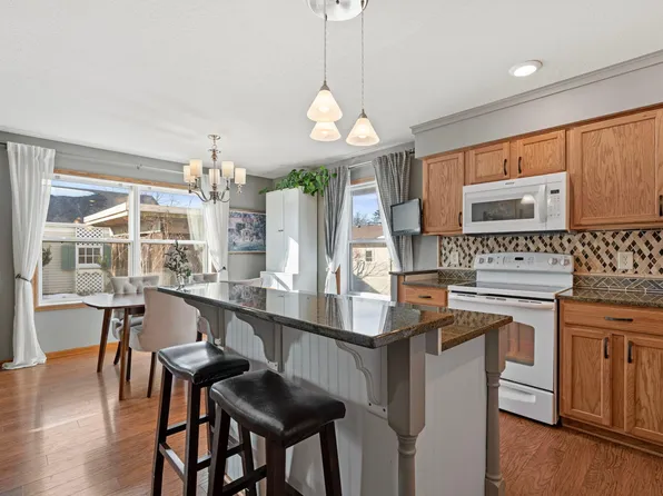 615 1st Ave NW, Osseo, MN 55369