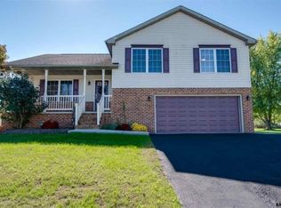 45 Christopher Lee Dr, New Oxford, PA 17350