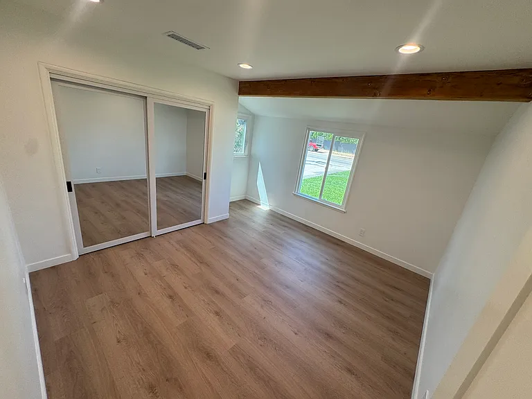 21420 Chatsworth St — Photo 16