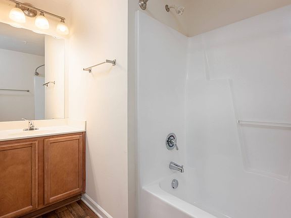 4th image of 933 Meadow Oak Dr #307
