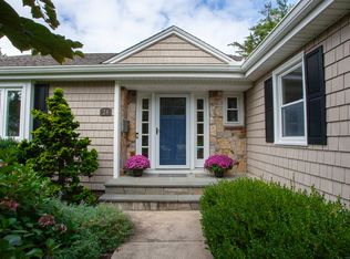 24 W Ridge Dr, West Hartford, CT 06117