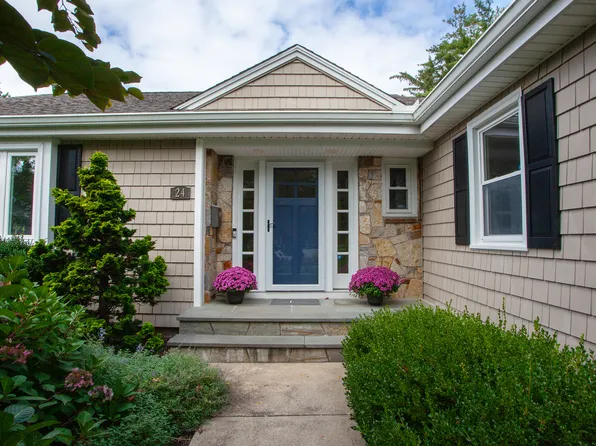 24 West Ridge Drive, West Hartford, CT 06117