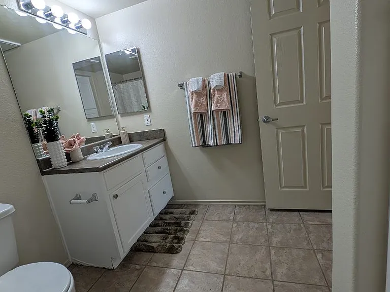 2 bedroom deluxe guest bathroom