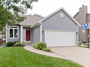 2940 Oxford St, Marion, IA 52302
