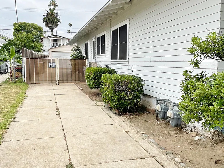 155 S Grand Oaks Ave — Photo 6