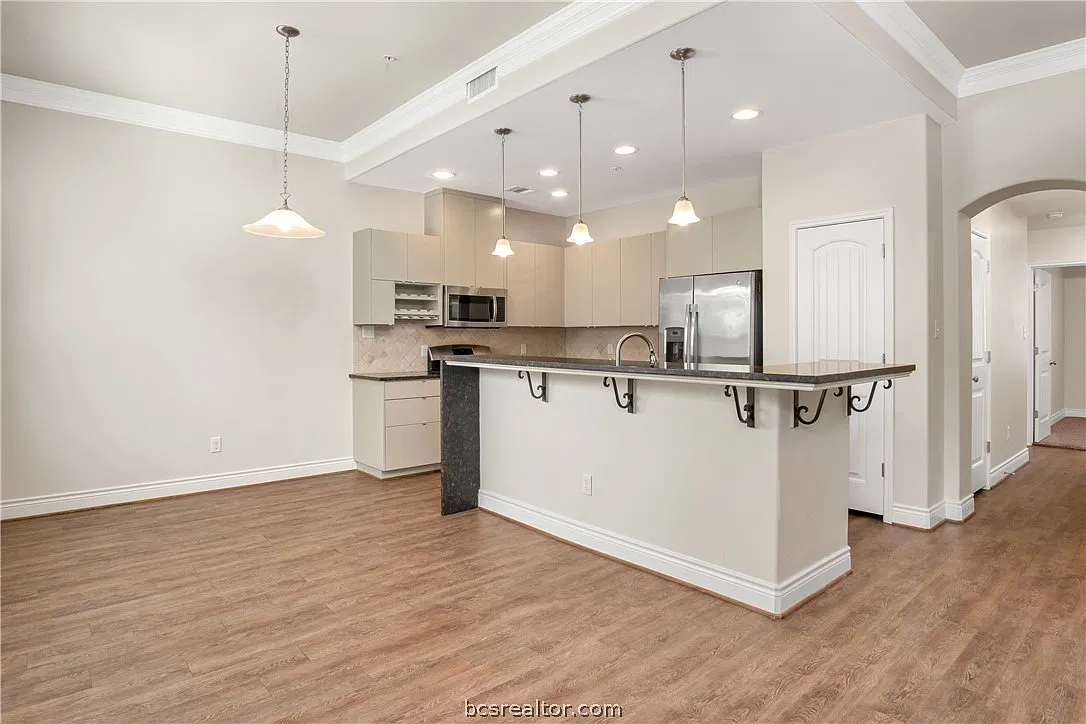 2 bed, 2.5 bath, 1170 sqft, $1,295 — Photo 2