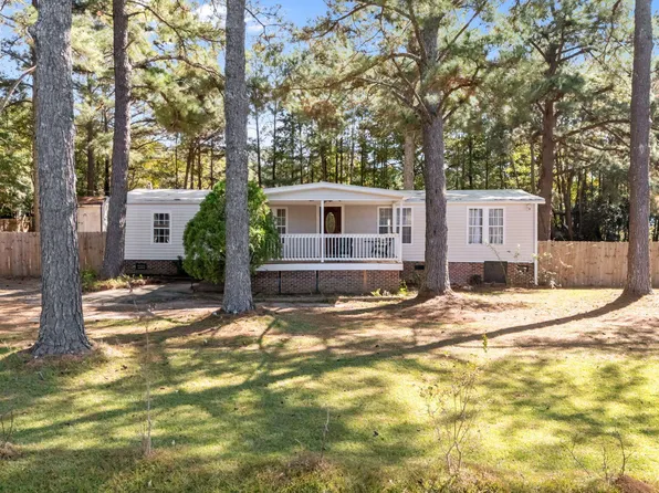 144 Old Yogi Ln, Clayton, NC 27520