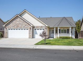 2264 Foxhill Pl, Hanford, CA 93230