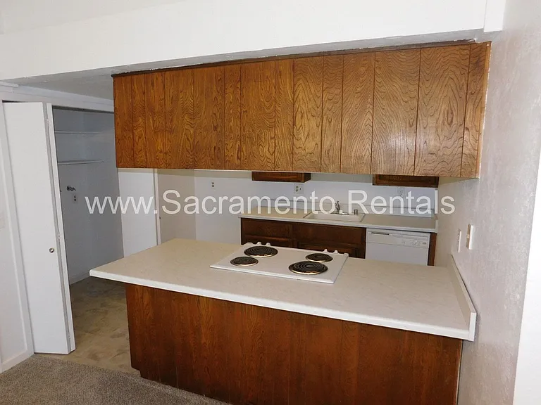 5840 Shelldrake Ct — Photo 5