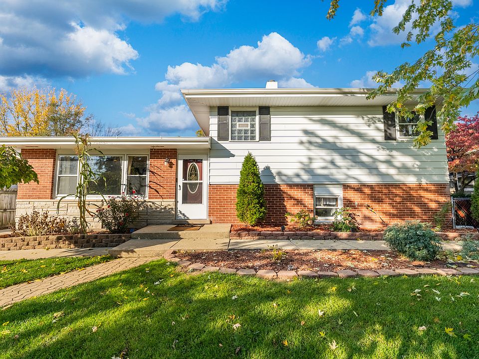 1st image of 816 Foster Ave