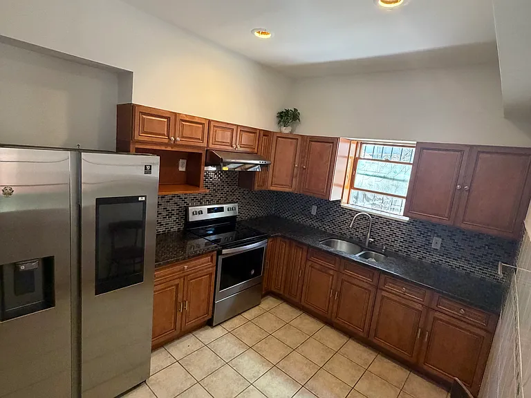 1028 Brandywine St — Photo 3