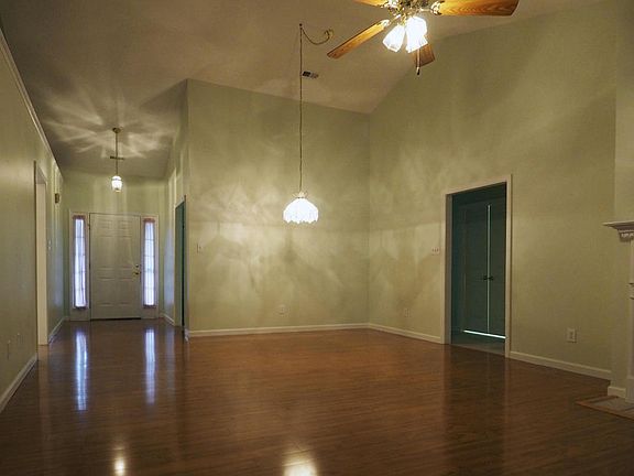 3rd image of 2924 Ginnbrooke Ln