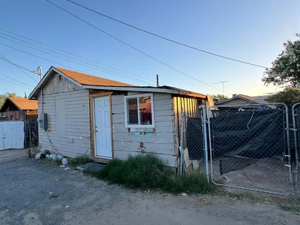 586 S Front St, Earlimart, CA 93219