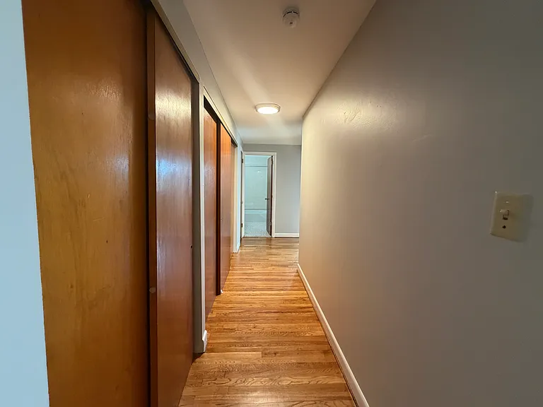 138 Store Ave #3R — Photo 5