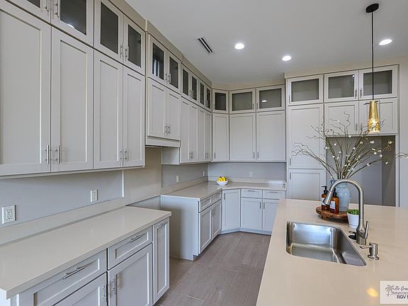 4th image of 4507 River Oak Cir
