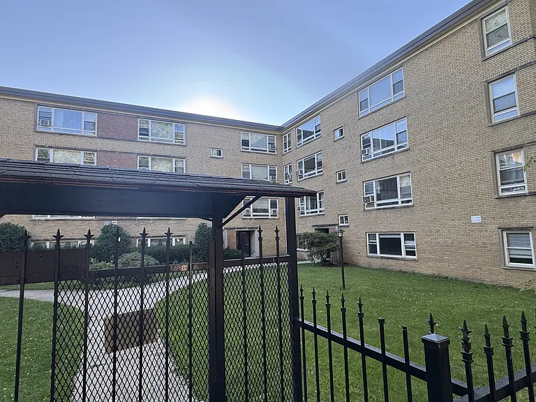 6114 N Damen Ave #1 — Photo 9