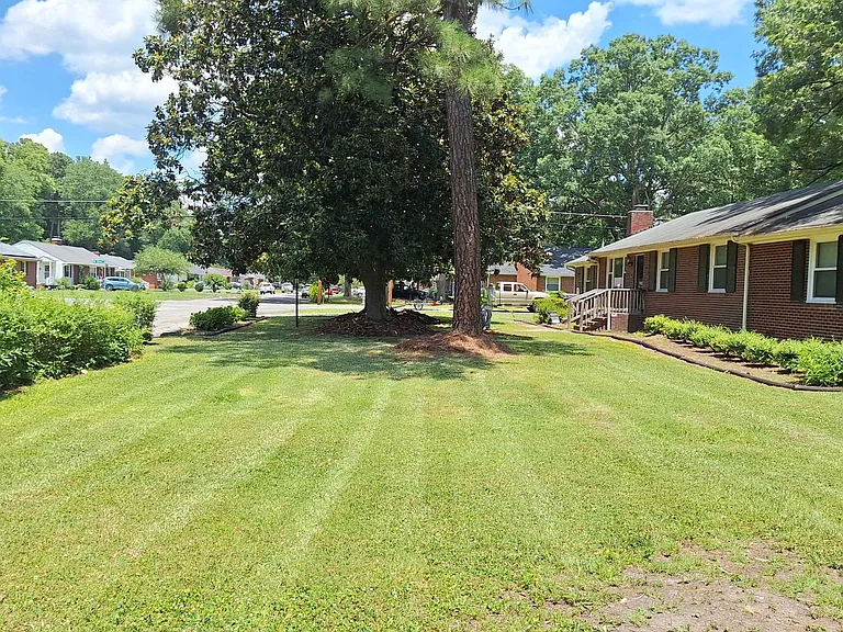 114 Meroyn Dr — Photo 3