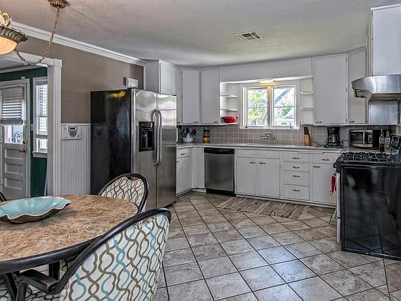 5th image of 3824 Herwol Ave