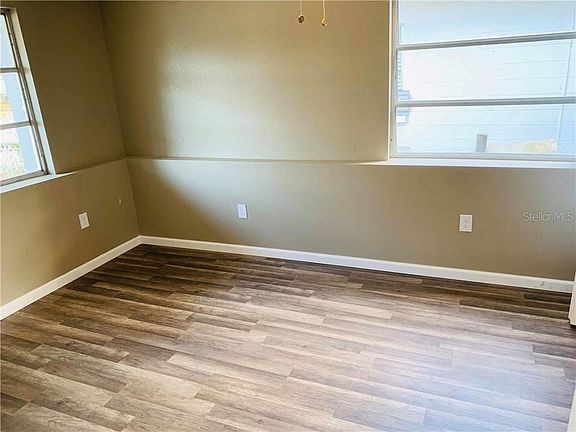 5th image of 2831 Palmadelia Ave